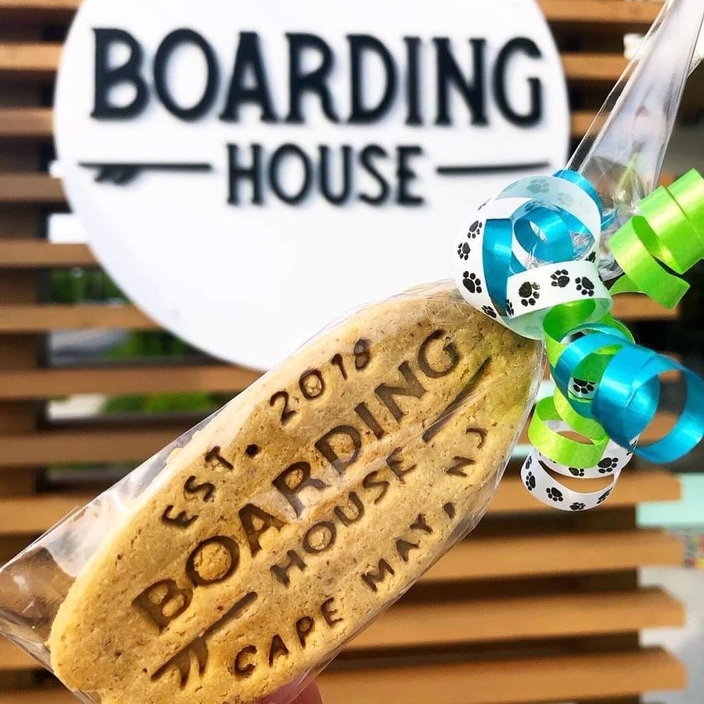We love all of our guests at the Boarding House - human and pup alike!
.
Upon check-in, each of our dog guests receives a custom surfboard cookie, made with love ️ by our friends at Black Sheep Dog Treats!
.
All Black Sheep Dog Treats are grain-free and handmade using fresh ingredients that are delicious, nutritious, and puppy-approved. As they say: “If you wouldn’t eat it, should you be giving it to your best friend?”
.
All of our dog guests have given their cookies two paws way up!
.
Follow Black Sheep Dog Treats here: @blacksheepdogtreats
.
? courtesy of Jen Salerno
.
.
.
.
.
.
.
.
.